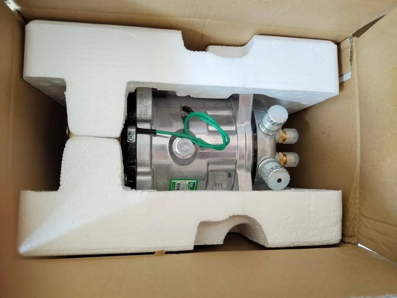 Air conditioning compressor 2 Air conditioning compressor 2